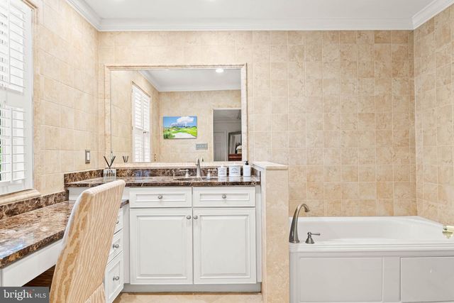1425 COUNTY LINE RD, Bryn Mawr, PA 19010