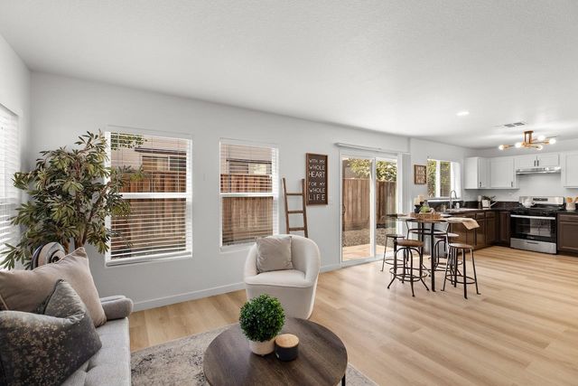 16711 Colonial Trl, Lathrop, CA 95330