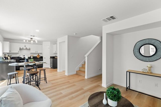16711 Colonial Trl, Lathrop, CA 95330