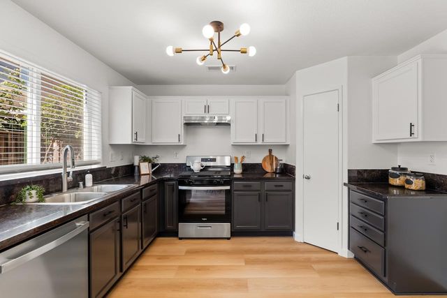 16711 Colonial Trl, Lathrop, CA 95330