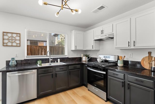 16711 Colonial Trl, Lathrop, CA 95330