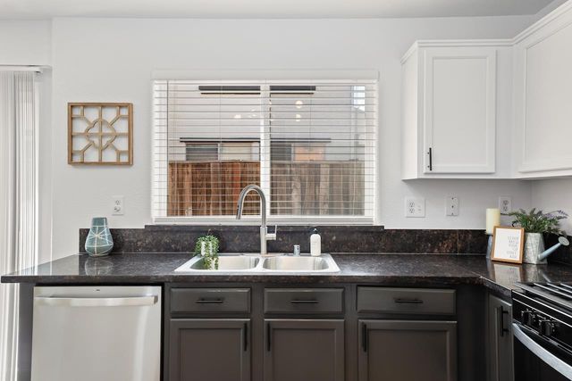 16711 Colonial Trl, Lathrop, CA 95330