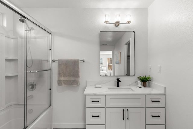 16711 Colonial Trl, Lathrop, CA 95330