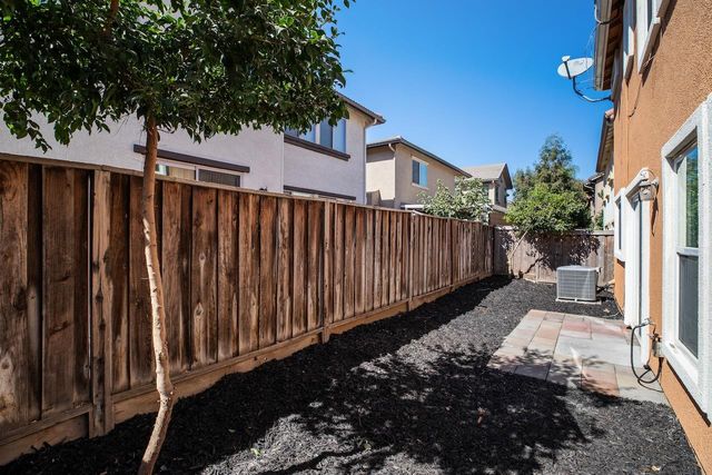 16711 Colonial Trl, Lathrop, CA 95330