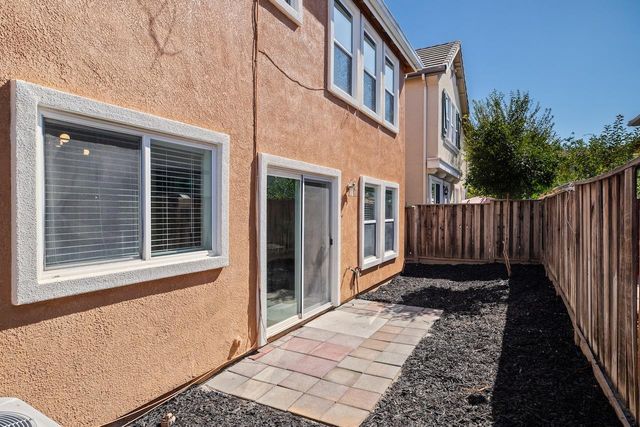 16711 Colonial Trl, Lathrop, CA 95330