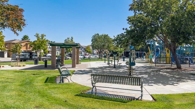 16711 Colonial Trl, Lathrop, CA 95330