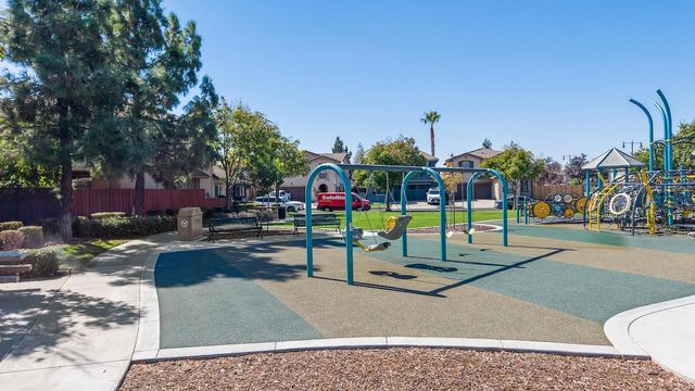 16711 Colonial Trl, Lathrop, CA 95330