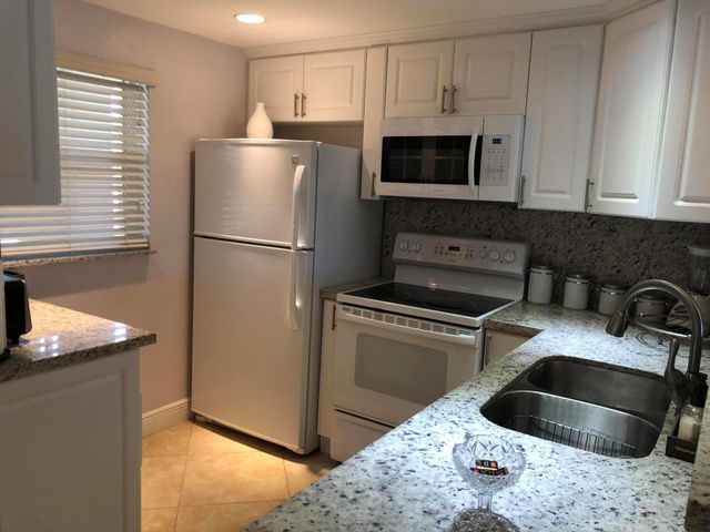 3508 SW Natura Boulevard 201, Deerfield Beach, FL 33441