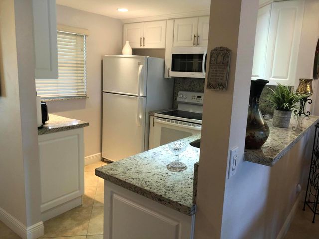 3508 SW Natura Boulevard 201, Deerfield Beach, FL 33441