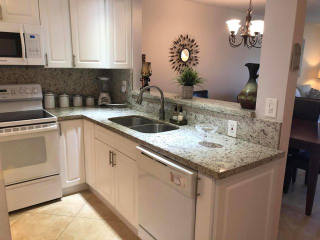 3508 SW Natura Boulevard 201, Deerfield Beach, FL 33441