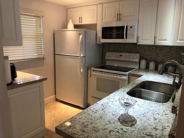 3508 SW Natura Boulevard 201, Deerfield Beach, FL 33441