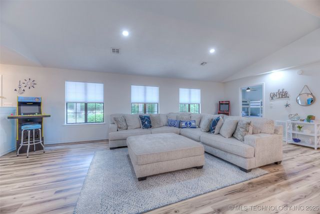 31680 S 602 Road, Grove, OK 74344