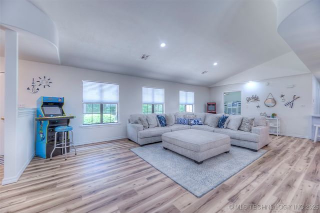 31680 S 602 Road, Grove, OK 74344