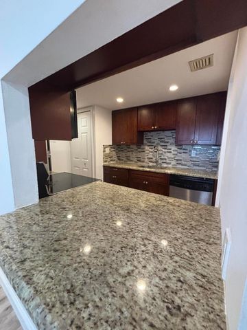 220 Lakeview Drive 103, Weston, FL 33326