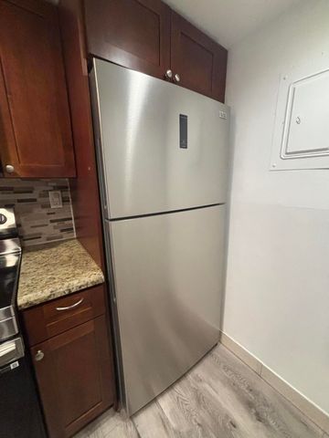 220 Lakeview Drive 103, Weston, FL 33326