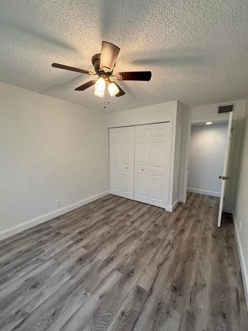220 Lakeview Drive 103, Weston, FL 33326