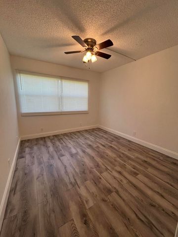 220 Lakeview Drive 103, Weston, FL 33326