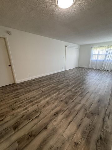 220 Lakeview Drive 103, Weston, FL 33326