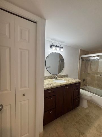 220 Lakeview Drive 103, Weston, FL 33326