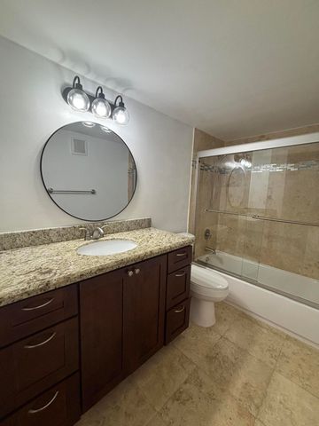 220 Lakeview Drive 103, Weston, FL 33326