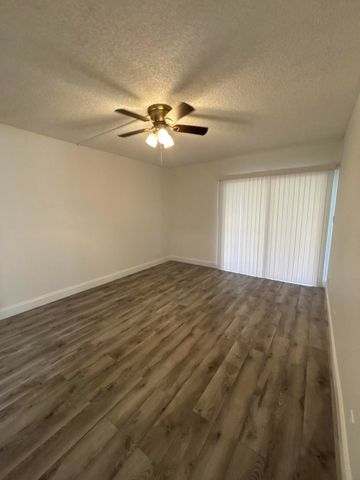 220 Lakeview Drive 103, Weston, FL 33326