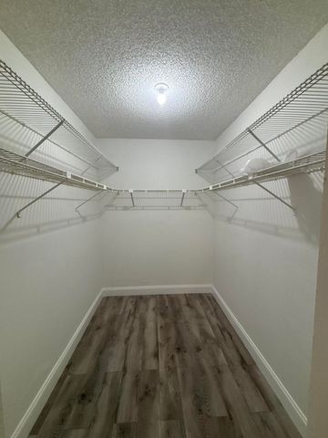 220 Lakeview Drive 103, Weston, FL 33326