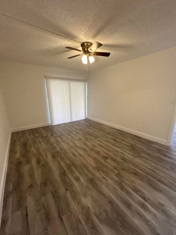 220 Lakeview Drive 103, Weston, FL 33326