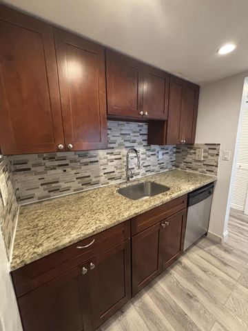 220 Lakeview Drive 103, Weston, FL 33326
