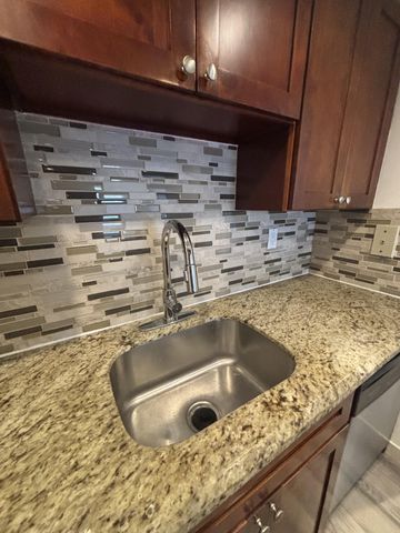 220 Lakeview Drive 103, Weston, FL 33326