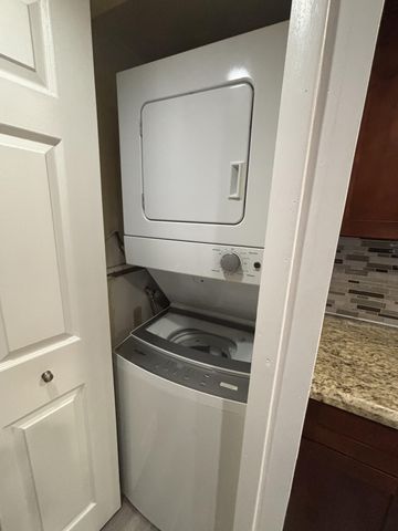 220 Lakeview Drive 103, Weston, FL 33326
