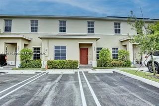 565 NE 5th Pl, Florida City, FL 33034