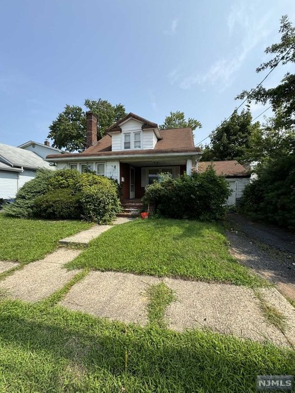 18 Prospect Avenue, Rochelle Park, NJ 07662