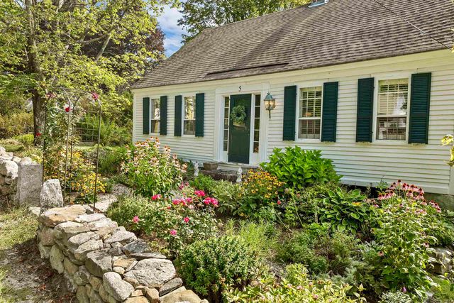 5 Trask Mountain Road, Wolfeboro, NH 03894