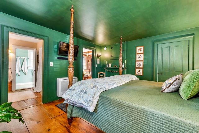 5 Trask Mountain Road, Wolfeboro, NH 03894