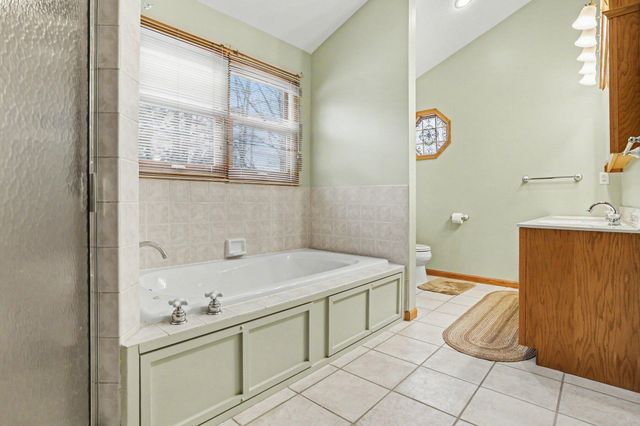 9895 Lakeview Drive, Oronoko Twp, MI 49103