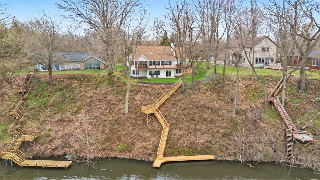 9895 Lakeview Drive, Oronoko Twp, MI 49103