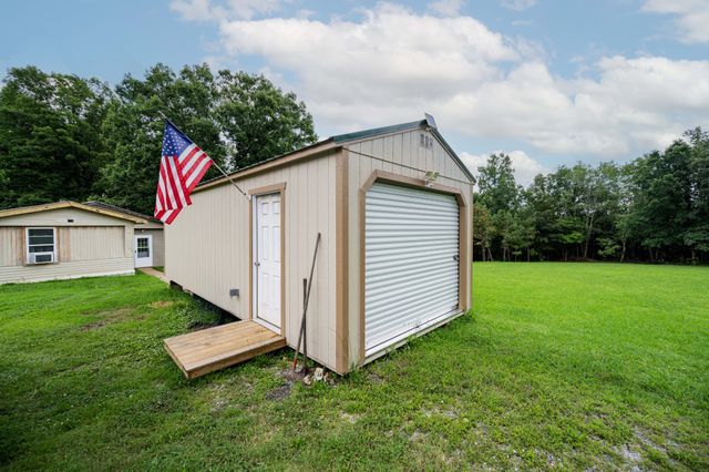 201 Victor Cabbage Rd, Hohenwald, TN 38462
