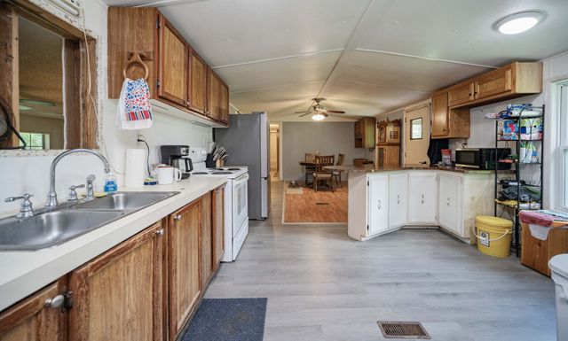 201 Victor Cabbage Rd, Hohenwald, TN 38462