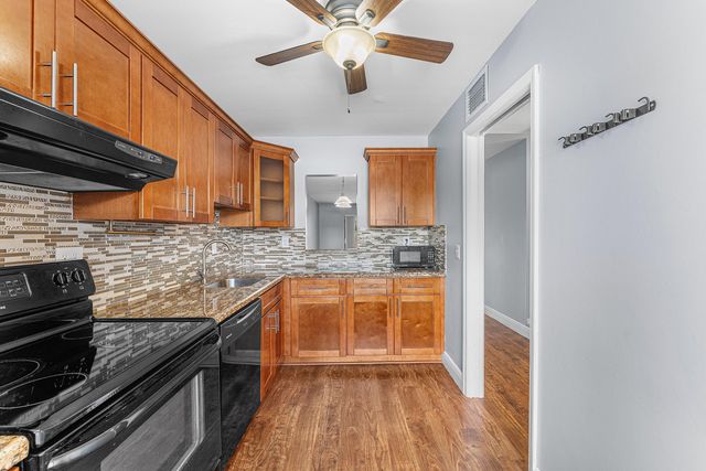 139 SPARROW Drive 2A, Royal Palm Beach, FL 33411