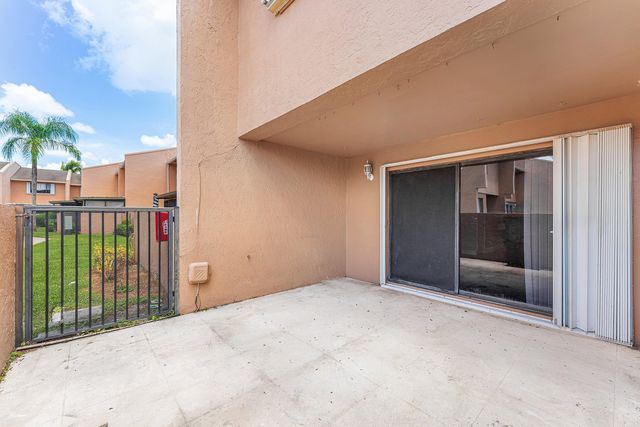 139 SPARROW Drive 2A, Royal Palm Beach, FL 33411
