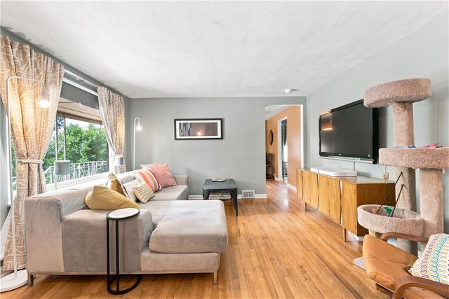 139 Lilmont Dr, Swissvale, PA 15218