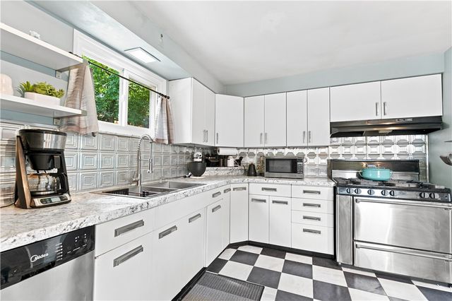 139 Lilmont Dr, Swissvale, PA 15218