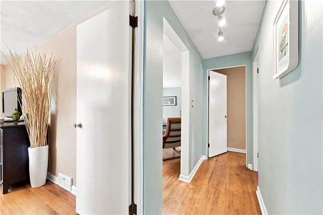 139 Lilmont Dr, Swissvale, PA 15218