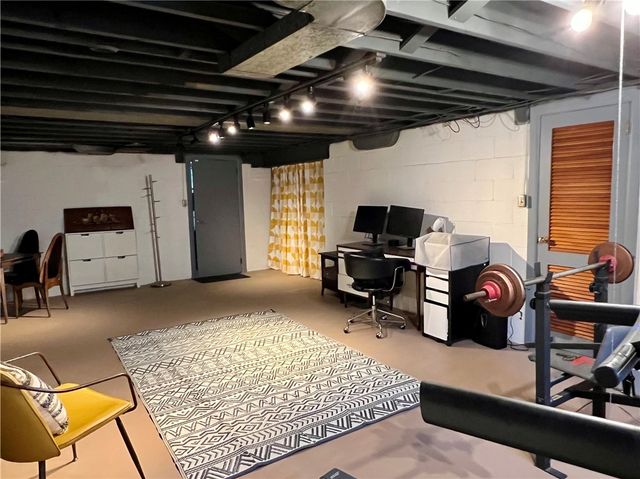 139 Lilmont Dr, Swissvale, PA 15218