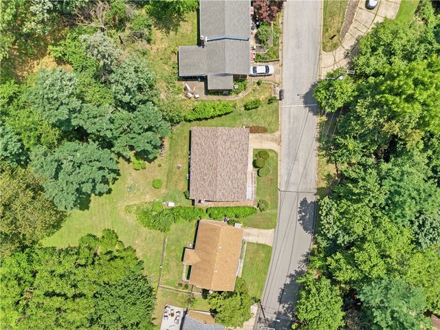 139 Lilmont Dr, Swissvale, PA 15218