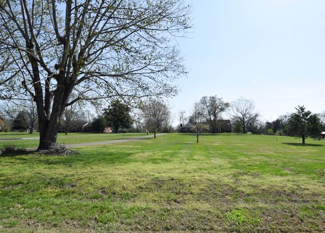 1059 Robertson Rd, Gallatin, TN 37066