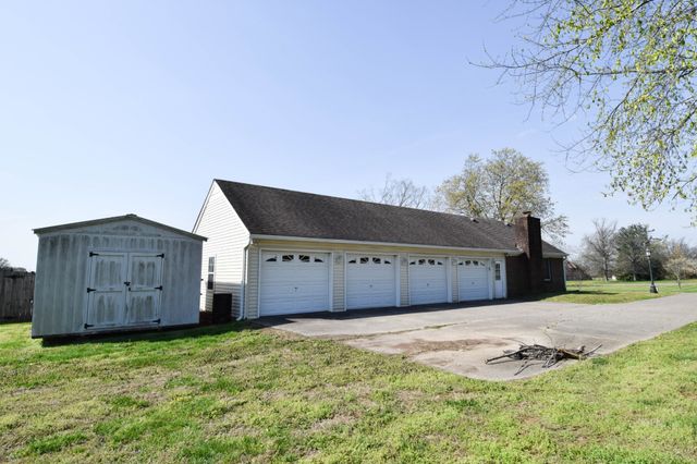 1059 Robertson Rd, Gallatin, TN 37066