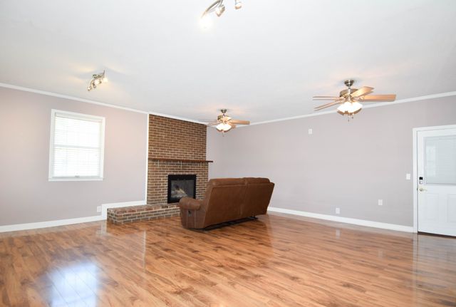 1059 Robertson Rd, Gallatin, TN 37066