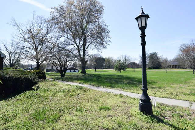 1059 Robertson Rd, Gallatin, TN 37066