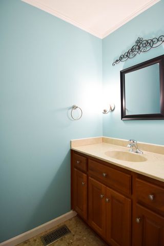 1059 Robertson Rd, Gallatin, TN 37066